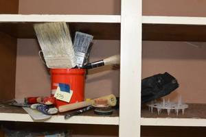 lot 375 image: SHELF LOT - PAINT BRUSHES AND OTHER ITEMS