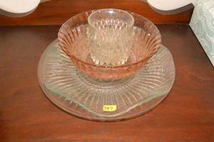 lot 387 image: LOT OF VARIOUS VINTAGE GLASS ITEMS