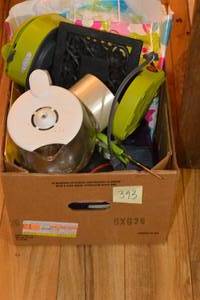 lot 393 image: BOX LOT OF MISCELLANEOUS ITEMS