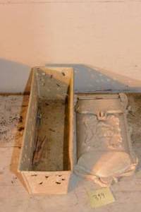 lot 399 image: VINTAGE CAST IRON MAILBOX AND MATCHING METAL BASKET
