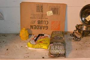lot 401 image: VARIETY OF GARAGE ITEMS INC A NEW BAG OF MULCH, PACKAGE OF STEEL WOOL, COMPOSTING BAGS AND MORE