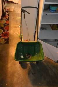 lot 405 image: SCOTTS FERTILIZER SPREADER