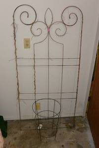 lot 406 image: LARGE TRELLIS AND TOMATO CAGE