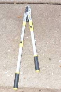 lot 425 image: NICE ADJUSTABLE RATCHETING PRUNER