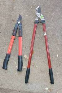 lot 426 image: LOT OF LANDSCAPING HAND TOOLS