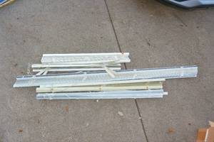 lot 433 image: LOT OF VARIOUS SIZE WINDOW BLINDS