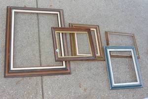 lot 444 image: LOT OF VINTAGE FRAMES - NO GLASS