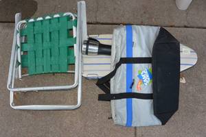lot 452 image: RANDOM GARAGE LOT - SMALL IRONING BOARD, INSULATED TOTE, VINTAGE LAWN CHAIR AND MORE