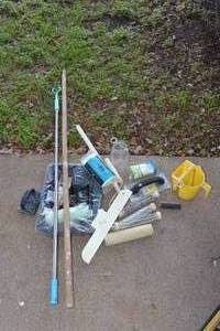 lot 453 image: LARGE LOT OF PAINTING SUPPLIES
