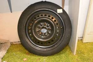 lot 460 image: SPARE DONUT SIZE TIRE