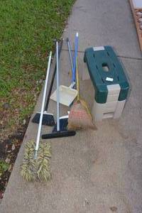 lot 463 image: LOT OF VARIOUS BROOMS  DUSTERS AND A GARDEN STOOL