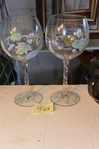 lot 468 image: SET OF WINE GLASSES WITH HAND PAINTED GRAPES