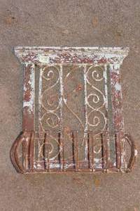 lot 478 image: METAL AND WOOD OUTDOOR WALL DECOR