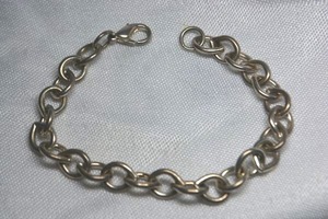 lot 19 image: Cable link 7.5L industrial bracelet. Lobster clasp.