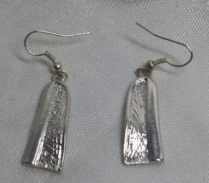 lot 21 image: Obelisk shape French ear wire earrings with brushed finish. 1.75L
