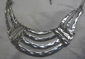 lot 26 image: Hammered flat metal bib style necklace. 15L with 2 extender. Lobster clasp.