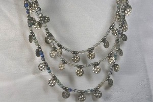 lot 27 image: Vintage 3-strand ball bead Uno de 50-style necklace with hammered flat disc stations. 16L with 1 extension.