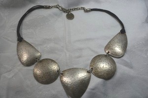 lot 30 image: RARE Selen Designs (2004 - ) hand crafted Brutalist pewter hammered gunmetal corded necklace with iconic Selen coin hang tag. 16L with 2 extension