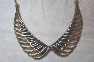 lot 39 image: Enameled winged modernist pendant necklace. 16 with 1 extender. Lobster clasp.