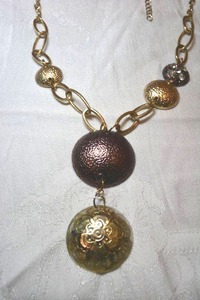 lot 41 image: Tri colored convex disc modernist pendant necklace. 24L with 3 extender. Lobster clasp.
