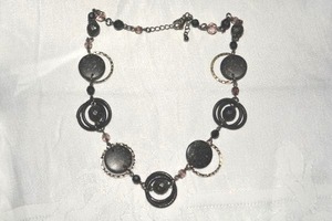 lot 53 image: Modernist round resin and hammered round link articulated station beaded necklace. 18L with 2 extender. Lobster clasp.