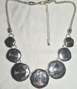 lot 54 image: Modernist round disc station espiga chain necklace with spiral bullseye design. 14L with 3 extender. Lobster clasp.