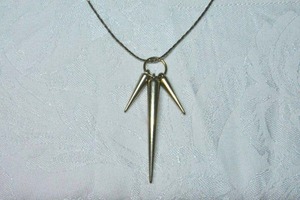lot 72 image: Gold tone modernist spike pendant on 24L box chain necklace. Spring ring clasp. Pendant 2.5L