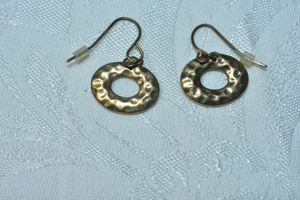 lot 88 image: Modernist hammered east-west oval gold tone French ear wire earrings. 12W