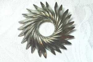 lot 108 image: Metal industrial spiral broochpin. Gunmetal grey. 2.25W