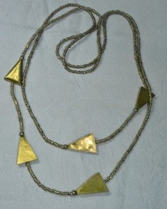 lot 109 image: Brass beaded continuous Brutalist vintage necklace with hand forged brass geometric triangle station beads. 48L Non magnetic
