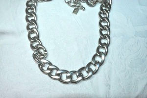lot 130 image: Signed large thick and chunky flat Cuban link exaggerated necklace. Heavy and substantial. Has 14th & Union hang tag. 28L