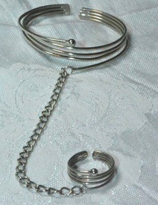 lot 136 image: Modernist wire style cuff bracelet with matching attached cuff ring.