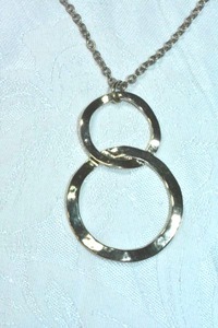 lot 141 image: Polished gold tone staggered disc pendant necklace. 28L. Lobster clasp. Pendant 2.5L