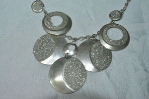 lot 144 image: Stamped aluminum modernist textured disc necklace. 18L with 3 extender. Lobster clasp.