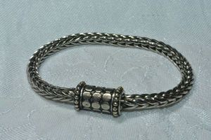 lot 164 image: Silver and gold two tone thick modernist wheat chain bracelet with pebbled magnetic clasp.7.5L