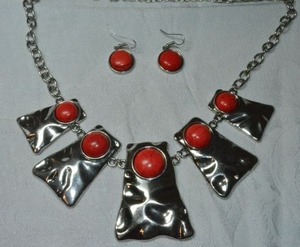lot 168 image: MCM modernist faux sheet metal festoon necklace demi parure with cable chain yoke and dyed red Howlite cabochons with matching cabochon ear wire earrings. 16L with 3 extender. Earrings 1.5L
