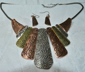 lot 169 image: Tri colored bib necklace demi parure with matching ear wire earrings on copper color metal snake chain necklace. 18L with 2 extender. Earrings 2.25L