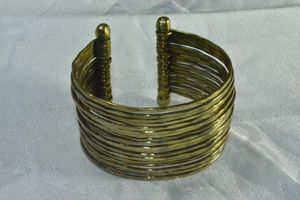 lot 175 image: Modernist polished bright gold finish metal multi strand cuff bracelet. 1.5W Similar to Lot 129 but gold finish