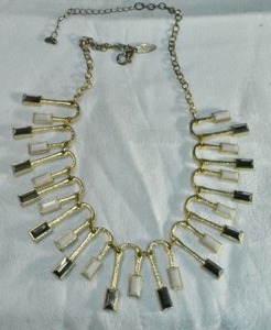 lot 176 image: Signed New York Co Modernist MCM style U-spike black and white necklace. Has NY hang tag. 14L with 3 extender
