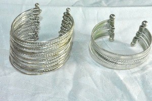 lot 183 image: (2) Modernist polished bright silver finish metal multi strand cuff bracelet. 1.5W and 1.25W
