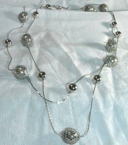 lot 184 image: MCM silver finish ball station bead necklace with unusual chainmesh shamballa style covered beads. Lobster clasp. 48L