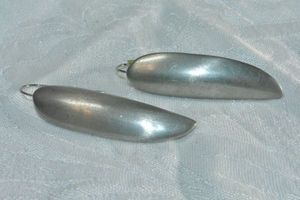 lot 185 image: Industrial or modernist style brushed metal pendulum drop ear wire earrings. 2L
