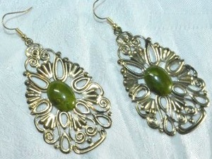 lot 189 image: Modernist 1970s era stamped pear shaped filigree metal ear wire earrings with avocado green acrylic centerpiece and gold finish. 3.5L