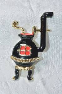 lot 224 image: Figural black and red pot belly stove broochpin. 2.5L