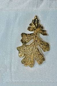 lot 234 image: 22K gold dipped real leaf pendant with bale. About 2.25L