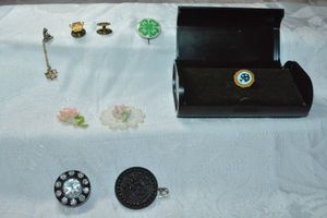lot 240 image: 1897 National Congress of Parents and Teachers enamel stick pin, enamel pins and Bastian Brothers Celluloid 4H button Marked Celluloid Bastian Brothers on reverse. Also includes (2) antique Bakelite or early plastic buttons plus.