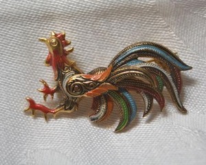 lot 267 image: Damascene (Toledo, Spain) Rooster broochpin. Marked Spain on reverse. 1.75W