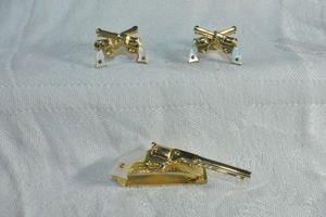 lot 216 image: Signed Swank crossed pistols cufflink and tie bar set with MOP handles. Marked Swank.
