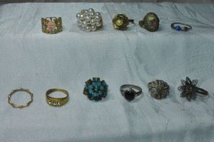 lot 294 image: Fashion rings. Varying styles, materials, conditions