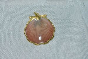 lot 298 image: Shell pendant with 22K liquid gold applied edge and top. 1.5W